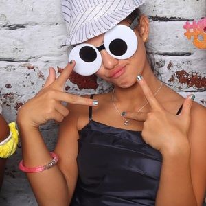 Meet your Posher, Angeline